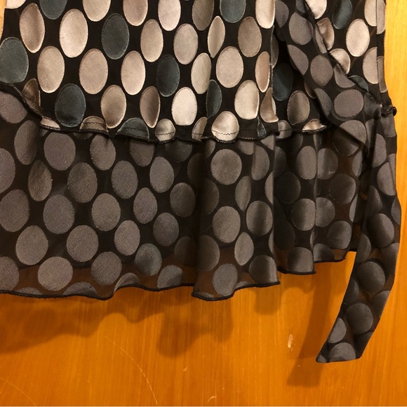 Ladies size Medium top with shimmering silver and grey dots - Picture 4 of 8